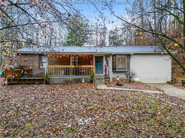 ranch-style house featuring a porch