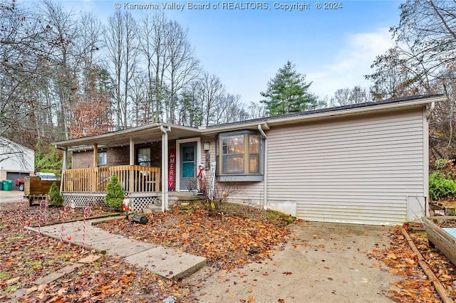 view of front of house featuring covered porch