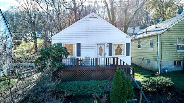 view of front facade featuring a deck