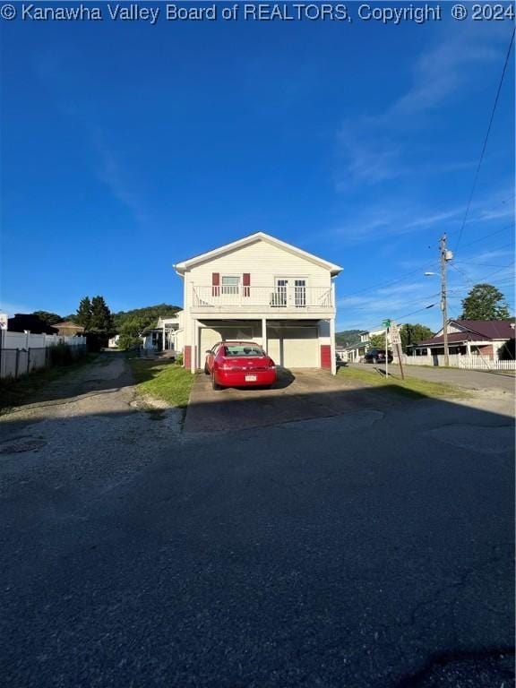 view of front of property featuring a garage