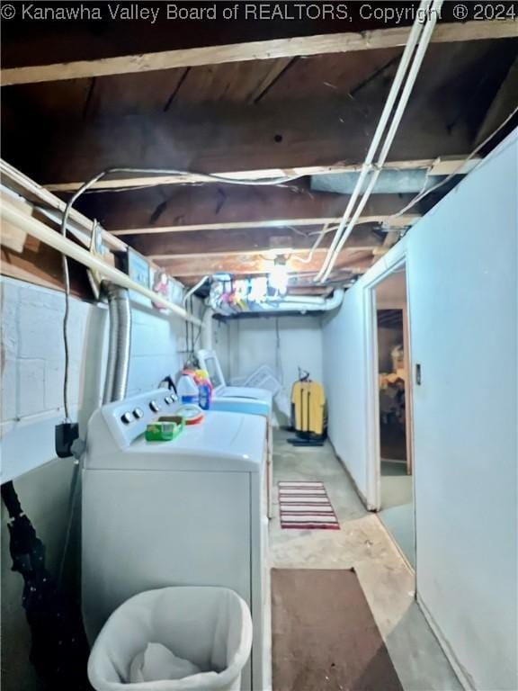 laundry area featuring washer and clothes dryer