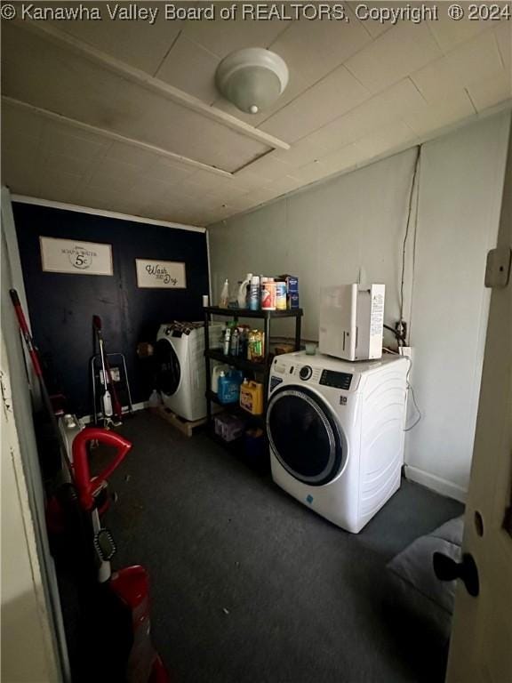 laundry room featuring washer / dryer