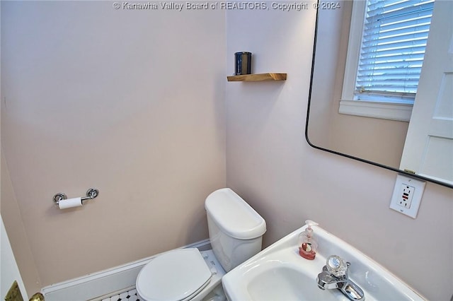 bathroom featuring a sink and toilet