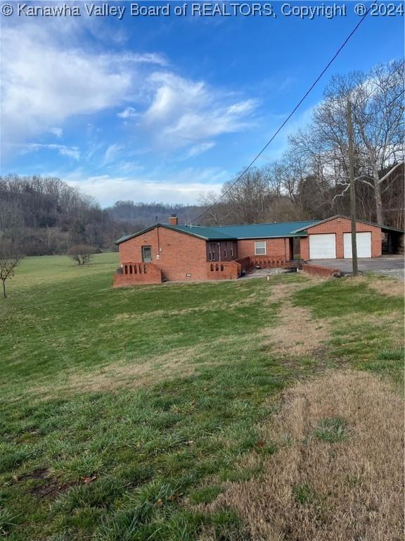 view of front of property with a garage and a front yard