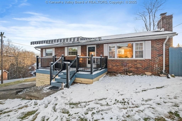 view of front of property featuring a wooden deck