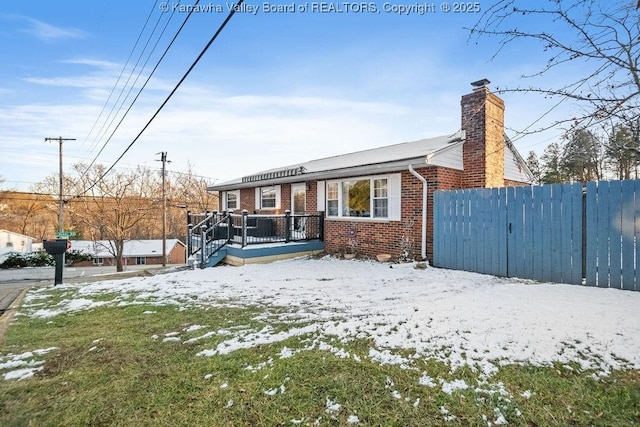 view of front of property featuring a wooden deck