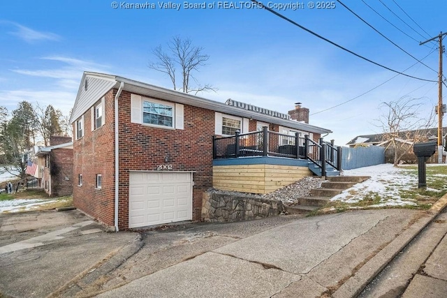 view of front of house featuring a garage