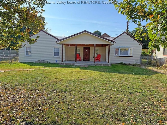 view of front of house featuring a front yard and a patio area