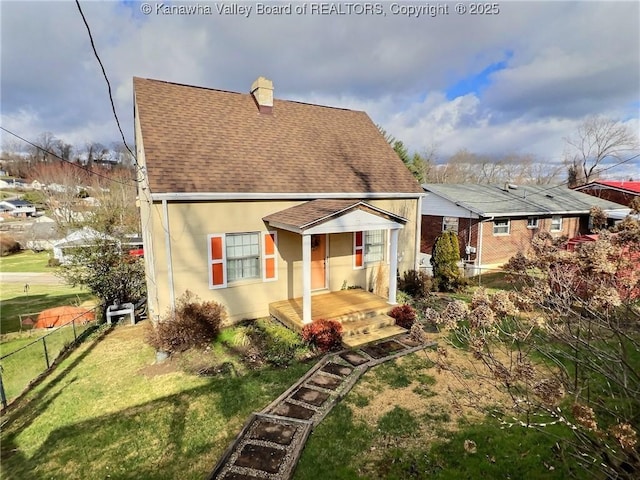 view of front of home with a front lawn