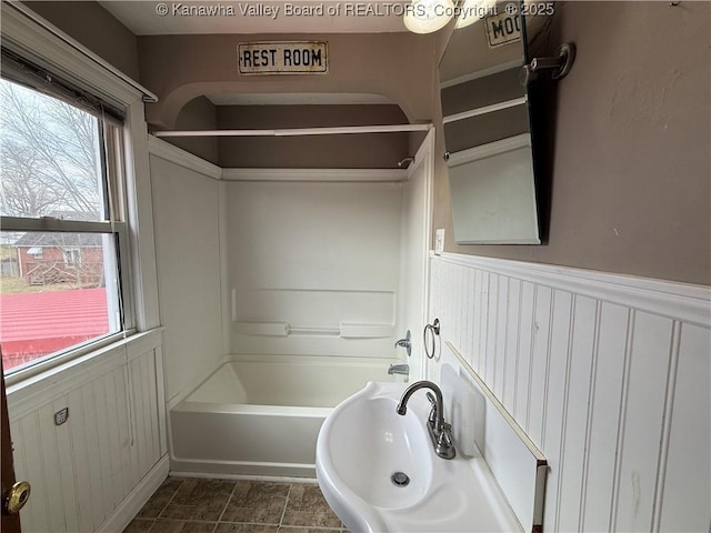 bathroom featuring shower / bathtub combination