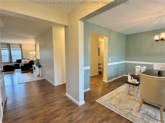 living area featuring dark hardwood / wood-style flooring and a notable chandelier