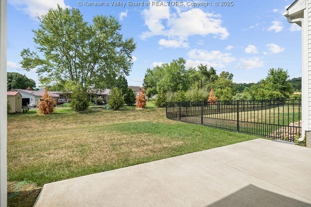 view of yard featuring a patio