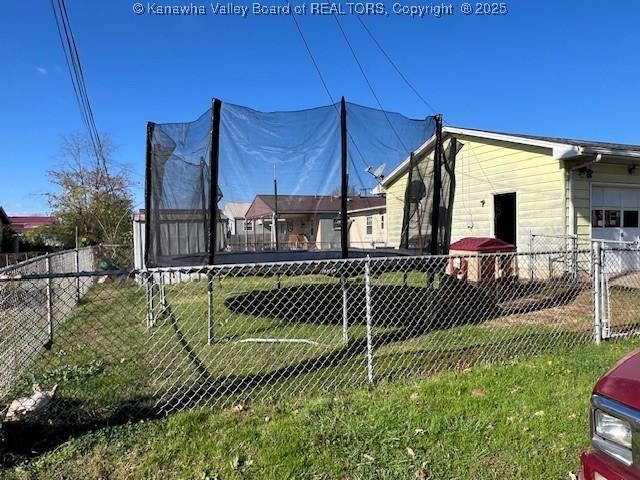 view of side of property featuring a lawn