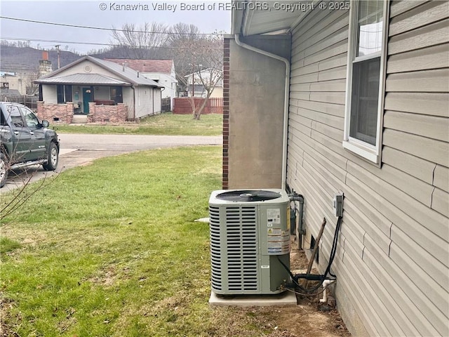 view of yard featuring cooling unit