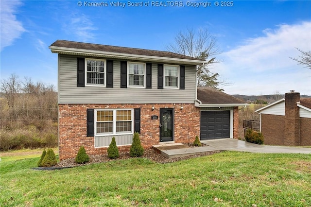 view of front facade with a garage and a front yard