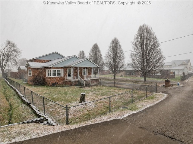 view of front facade with covered porch and a front lawn