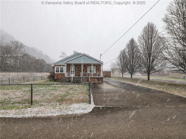 view of front of property with covered porch