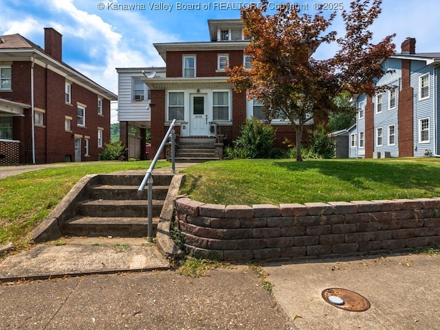 view of front of property featuring a front lawn