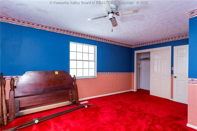 miscellaneous room with a textured ceiling and ceiling fan