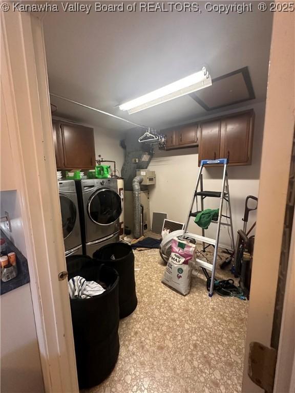 laundry room featuring cabinets and independent washer and dryer