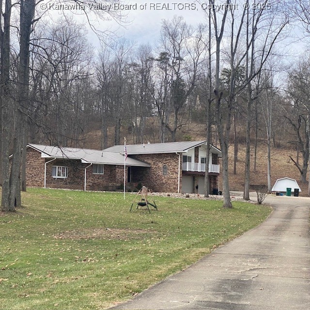 view of front of house with a front yard