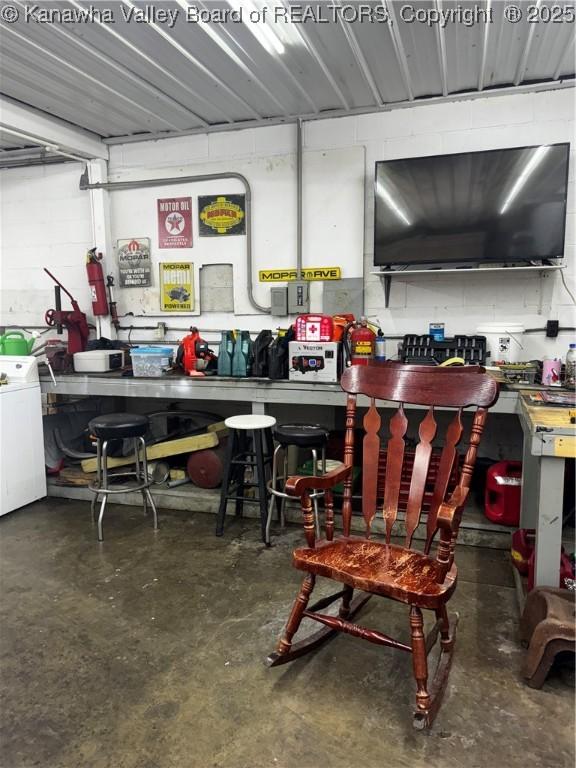 garage featuring washer / dryer