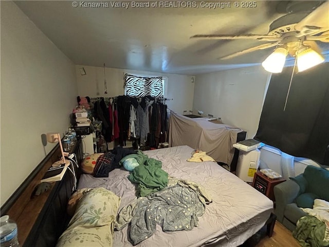 bedroom featuring ceiling fan