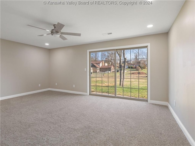 carpeted empty room featuring ceiling fan