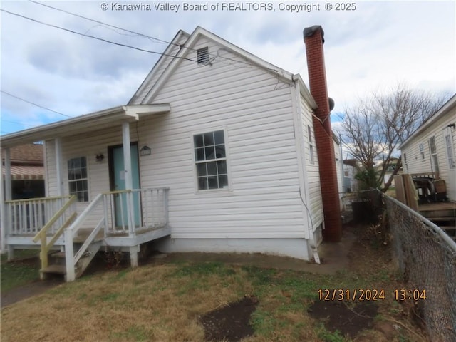 view of front of property