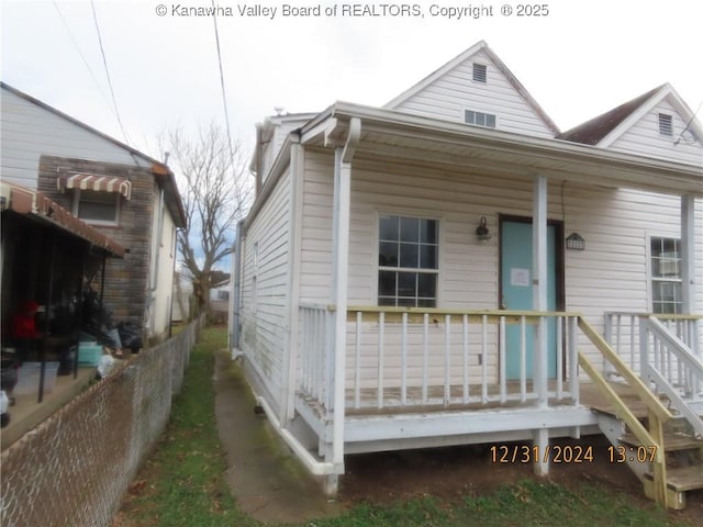 view of front facade featuring a porch