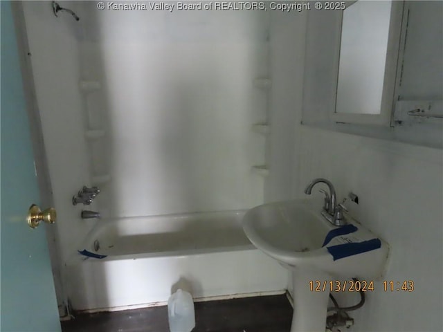 bathroom with sink and bathing tub / shower combination