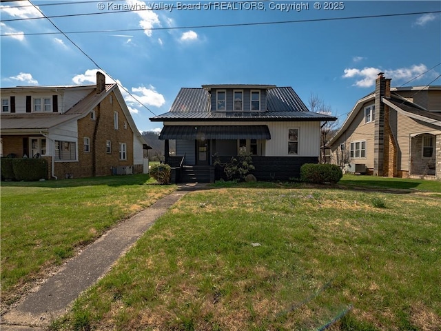 view of front of house featuring a front lawn