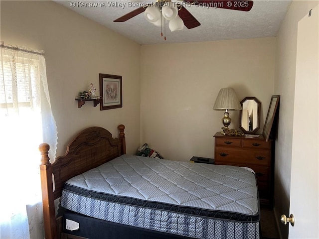 bedroom featuring a textured ceiling and ceiling fan