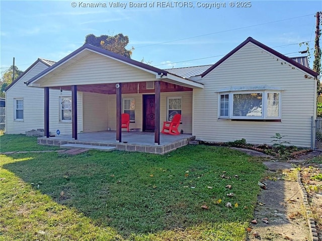 view of front of house with covered porch and a front lawn