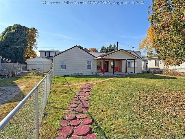 view of front facade featuring a patio area and a front lawn