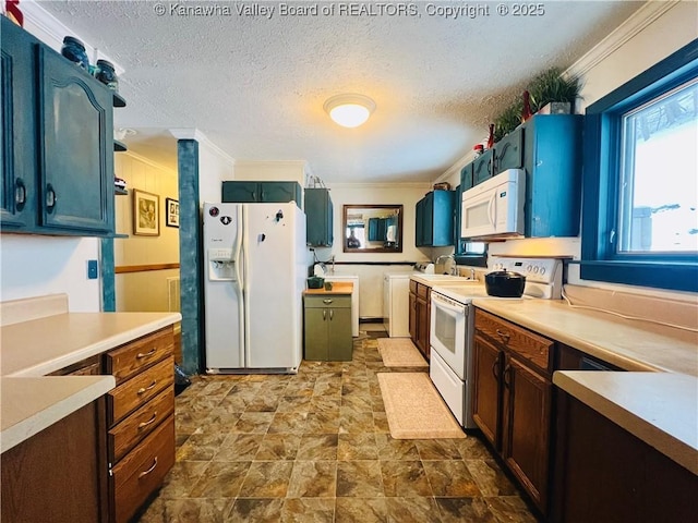 kitchen featuring sink, white appliances, crown molding, and a textured ceiling