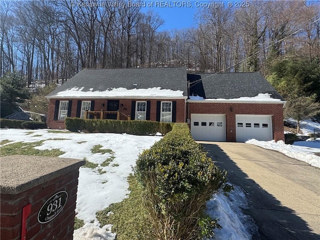 view of front of property featuring a garage