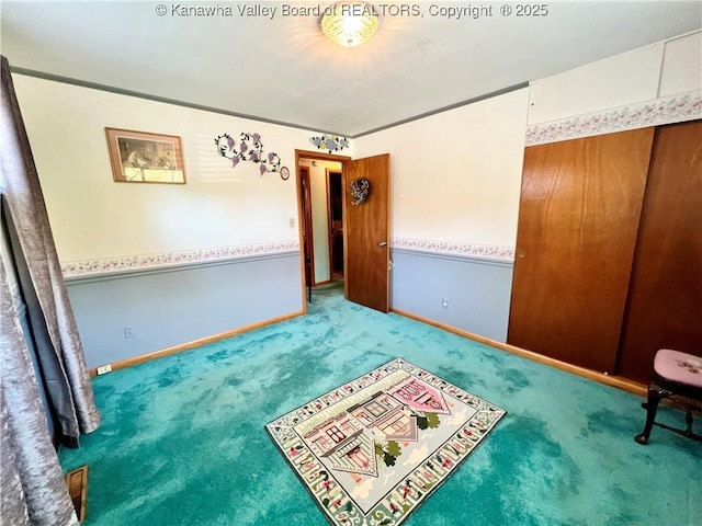 unfurnished bedroom featuring carpet floors