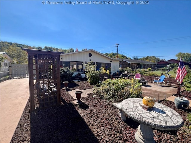 view of yard with a patio area