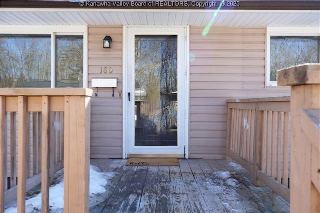 entrance to property featuring a wooden deck