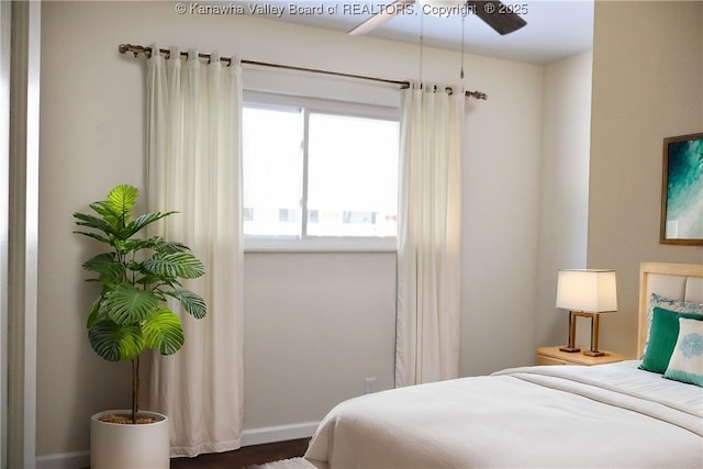 bedroom with ceiling fan