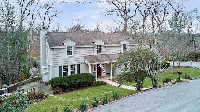 view of front of house with a front lawn