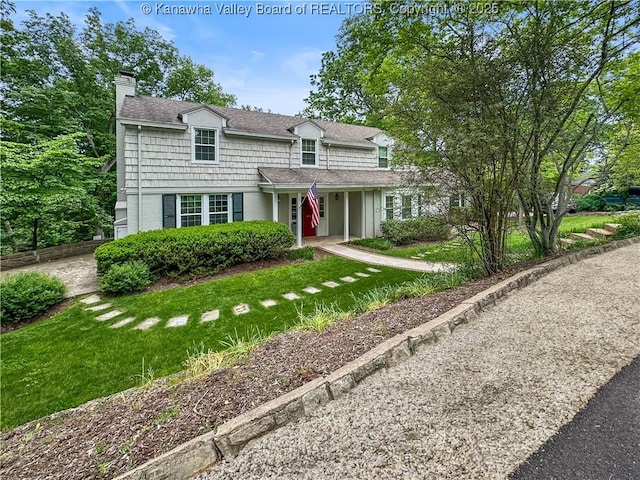 view of front of home featuring a front lawn