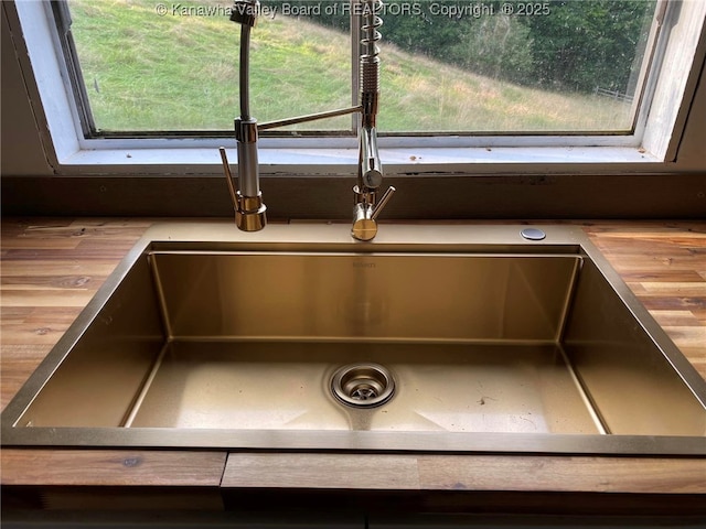 room details featuring sink