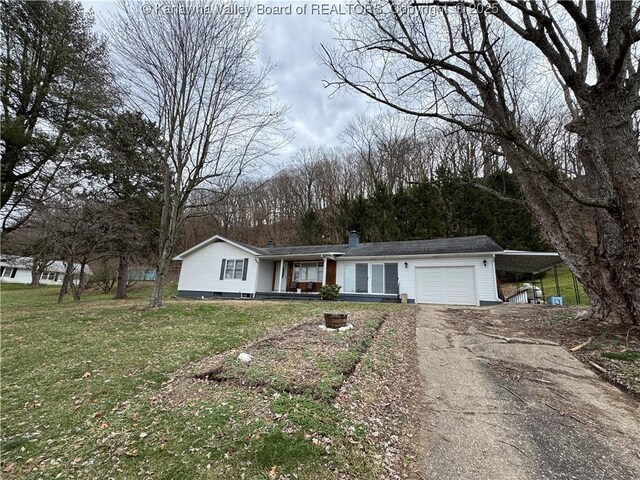 view of front of house with a carport, a garage, and a front yard