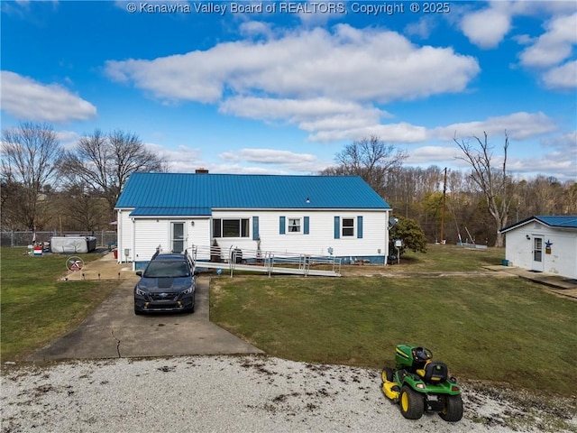 view of front of house featuring a front yard