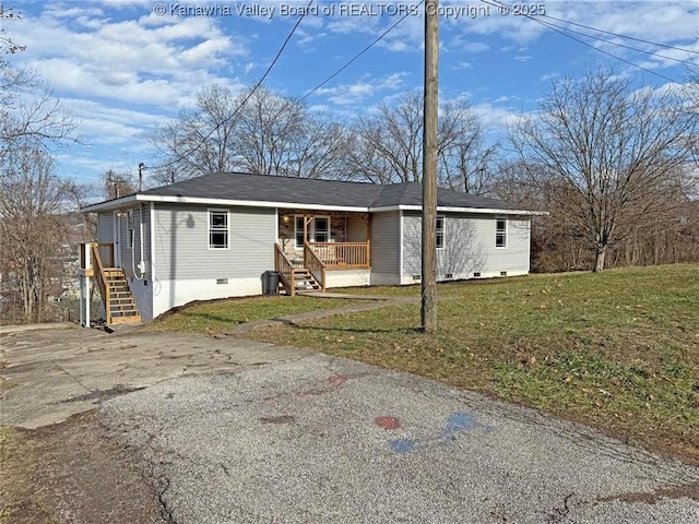 view of front facade with a porch and a front yard