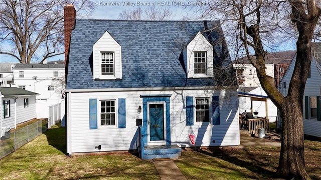 cape cod home featuring a front lawn