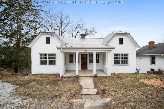 view of front facade featuring a porch