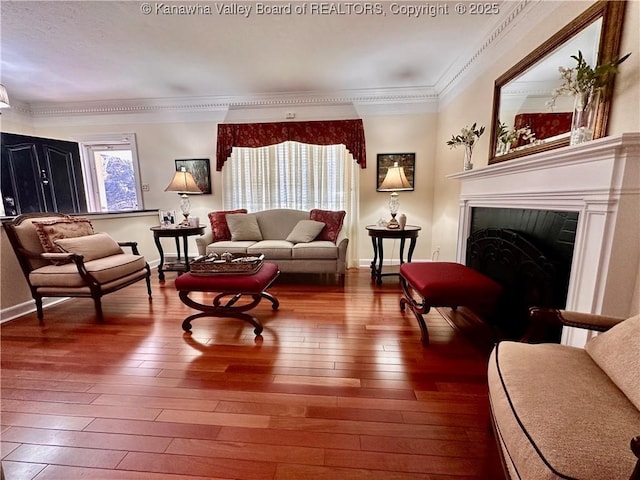 living room featuring hardwood / wood-style floors and crown molding